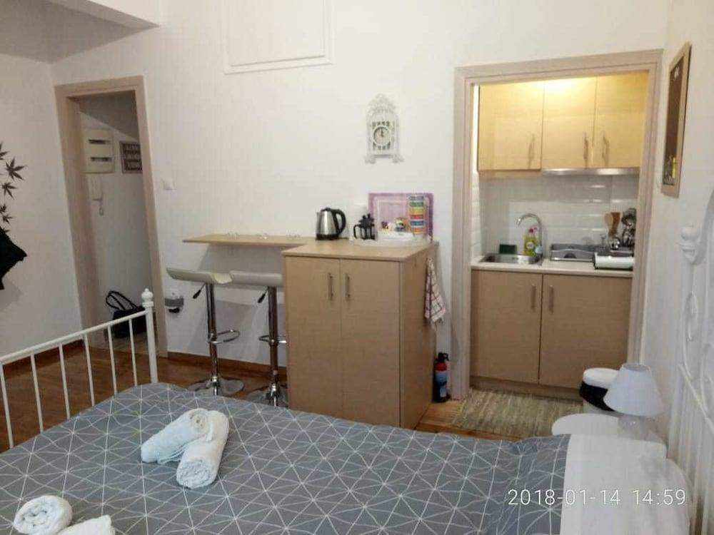 Modern, Ideally Located Studio Apartment Atenas Exterior foto